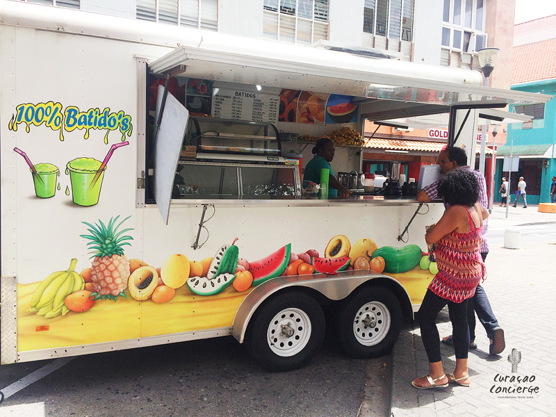 Truk'i Pan / Food trucks in Curacao en Truk di Batido in Curacao Huis